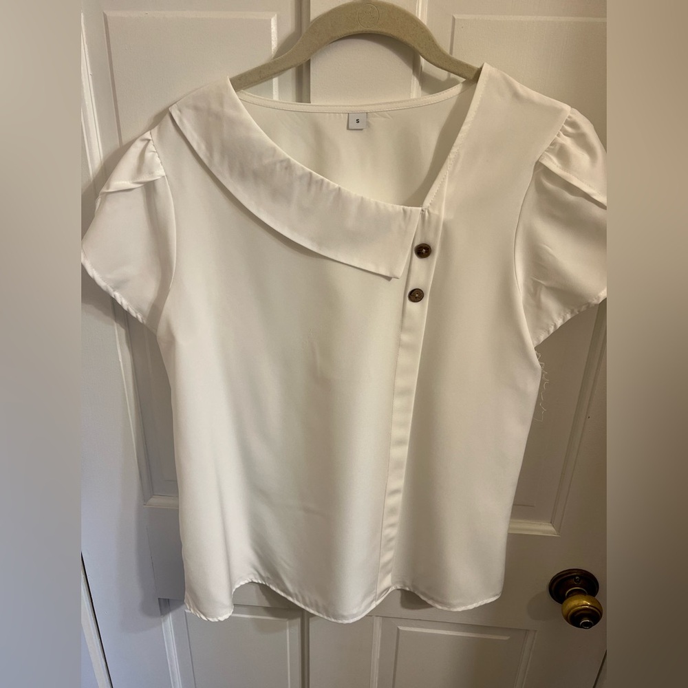 Size small cream top.